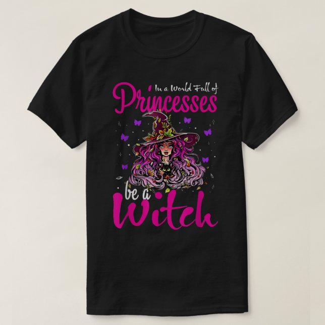 Camiseta En Un Mundo Lleno De Princesas Sea Una Bruja Hallo (Diseño del anverso)