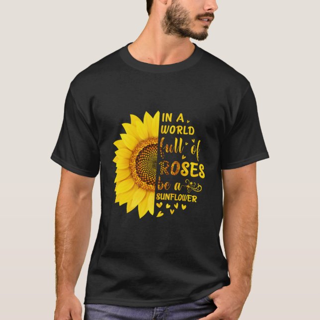Camiseta En Un Mundo Lleno De Rosas (Anverso)