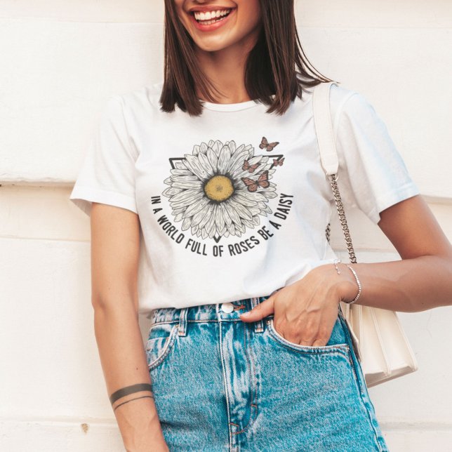 Camiseta En Un Mundo Lleno De Rosas, Sé Un Daisy (Subido por el creador)