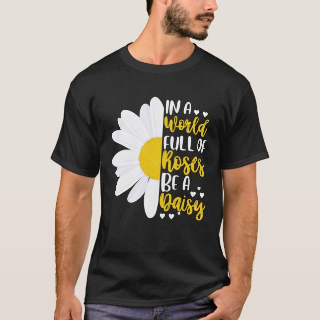 Camiseta En Un Mundo Lleno De Rosas Sea Un Día (Anverso)