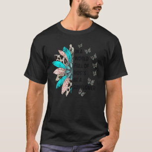Camiseta En Un Mundo Lleno De Rosas Sea Un Girasol Occident