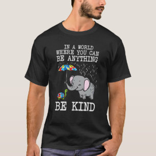 Camiseta En Un Mundo Sé Amable Elefante Tortuga Paraguas A
