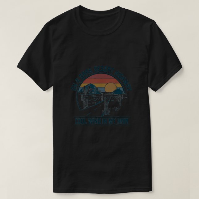 Camiseta En una autopista del desierto oscuro retro (Diseño del anverso)