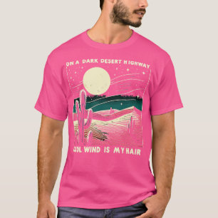 Camiseta En Una Carretera Del Desierto Oscuro El Viento De