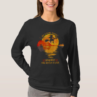 Camiseta En Una Carretera Del Desierto Oscuro Guay Viento E