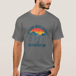 Camiseta En Una Carretera Del Desierto Oscuro Guay Viento E