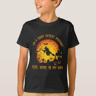 Camiseta En Una Carretera Del Desierto Oscuro, Viento Fresc