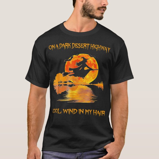 Camiseta En una oscura carretera del desierto, Witch siente (Anverso)