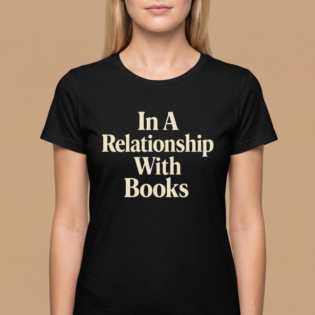 Camiseta En Una Relación Con Libros Leyendo (Subido por el creador)