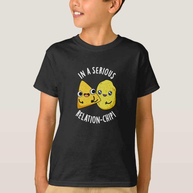 Camiseta En una relación seria-chip Funny Food Pun Dark BG (Anverso)