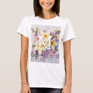 Camiseta Encaje de monograma flores de primavera rosadas y