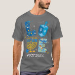 Camiseta Encantador gracioso profesora de primer grado Meno<br><div class="desc">Encantado maestro Menorah judío Hanukkah Pajama de primer grado.</div>