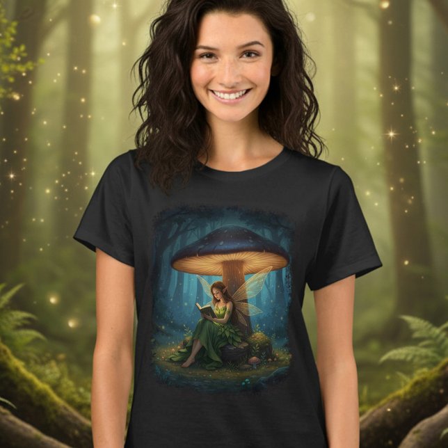 Camiseta Enchanted Night Fairy Reading a Book (Subido por el creador)