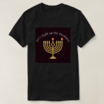 Camiseta Enciende la oscuridad Hanukkah Menorah<br><div class="desc">¡Un gran regalo para Hanukkah! ¡Encendemos la oscuridad!</div>