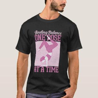 Camiseta Encontrar el equilibrio una postura a la vez Yoga 