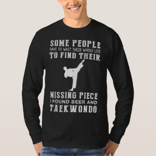 Camiseta "¡Encontraron pieza faltante: cerveza y taekwondo!