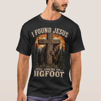 Camiseta Encontré a Jesús todavía buscando a Bigfoot Cruz