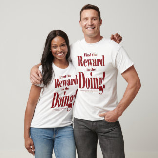 Camiseta Encuentra la Recompensa en el Hacer