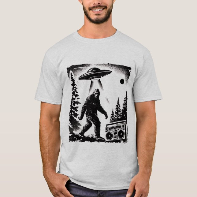 Camiseta Encuentro Alien con Bigfoot (Anverso)