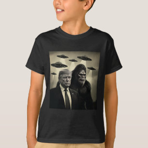 Camiseta Encuentro de Trump con Bigfoot Ovni Alien Conspira