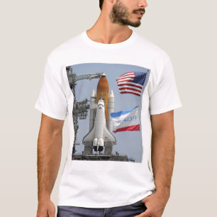 Camiseta Endeavor del transbordador espacial en la platafor