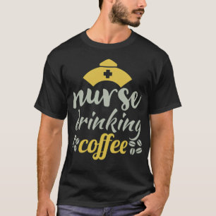 Camiseta Enfermera Bebida Café café y camping de gatos