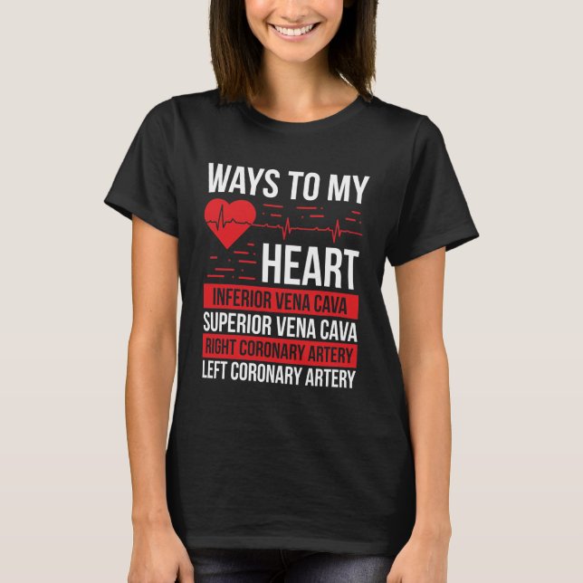 Camiseta Enfermera cardiaca camino a mi cardiólogo cardíaco (Anverso)