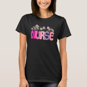 Camiseta Enfermera con flores en el hospital de mujeres