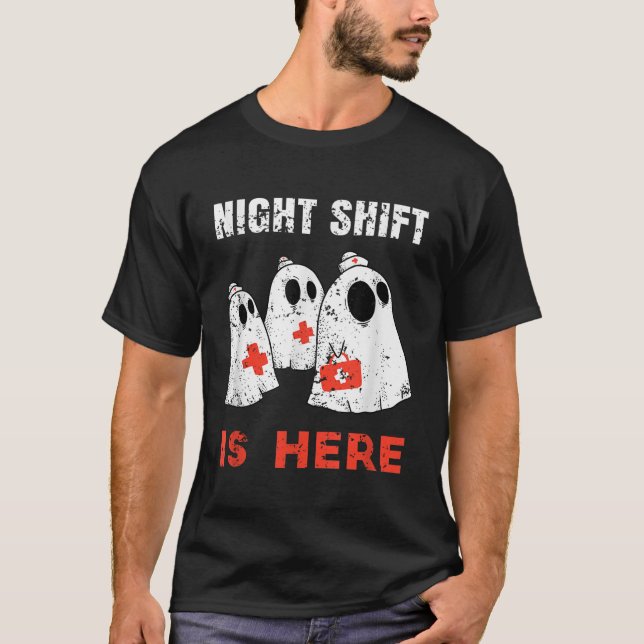 Camiseta Enfermera de Halloween y turno nocturno de Médica  (Anverso)