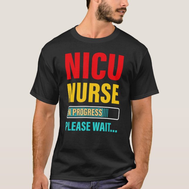 Camiseta Enfermera De Nicu En Curso Por Favor Espera Retro (Anverso)