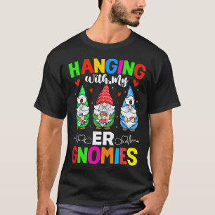 Camiseta enfermera de sala de urgencias colgando clínicamen