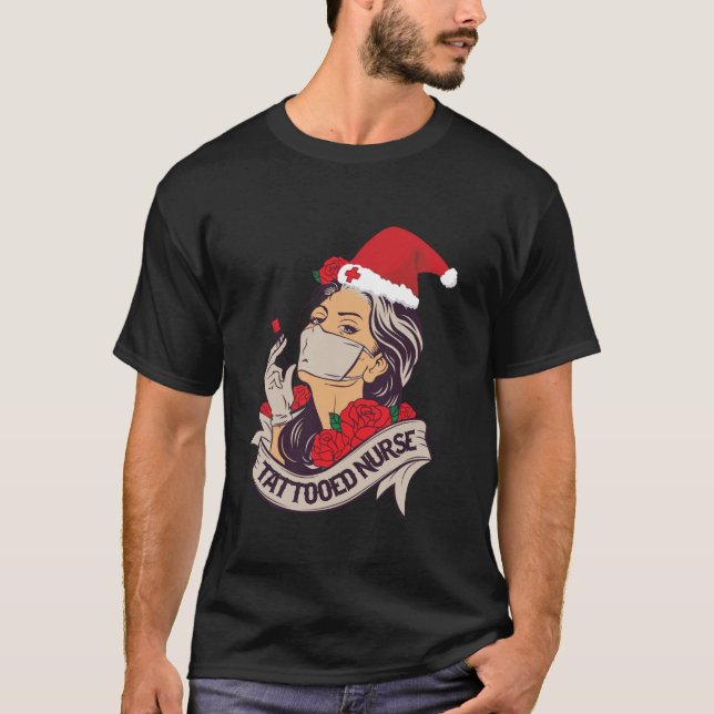 Camiseta Enfermera de tatuaje Navidades de RN Santa Hat Enf (Anverso)