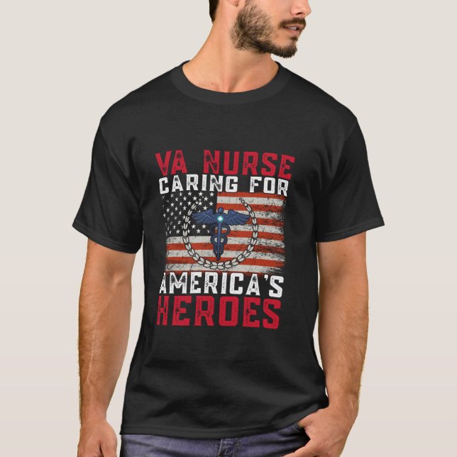 Camiseta Enfermera de VA cuidando a los héroes patriotas es (Anverso)