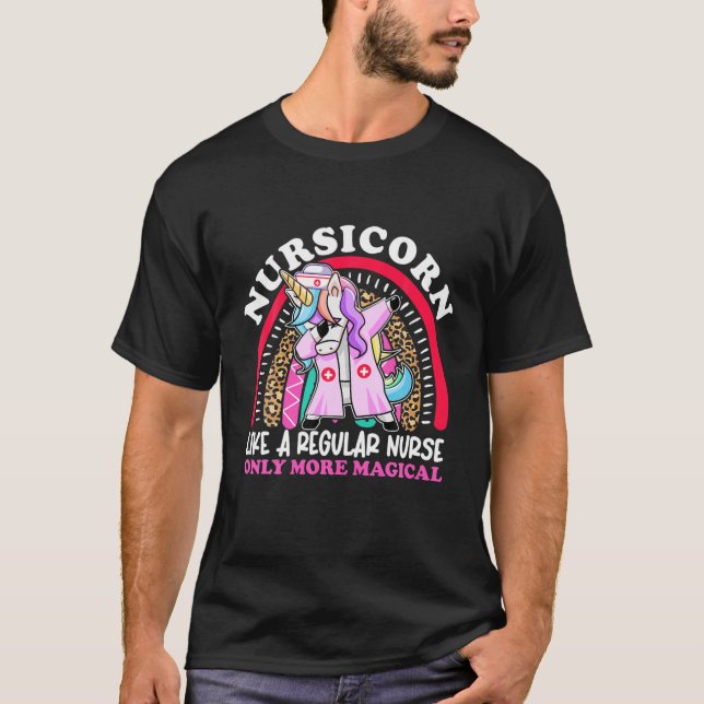 Camiseta Enfermera divertida en arcoiris Dabbing Unicorn (Anverso)