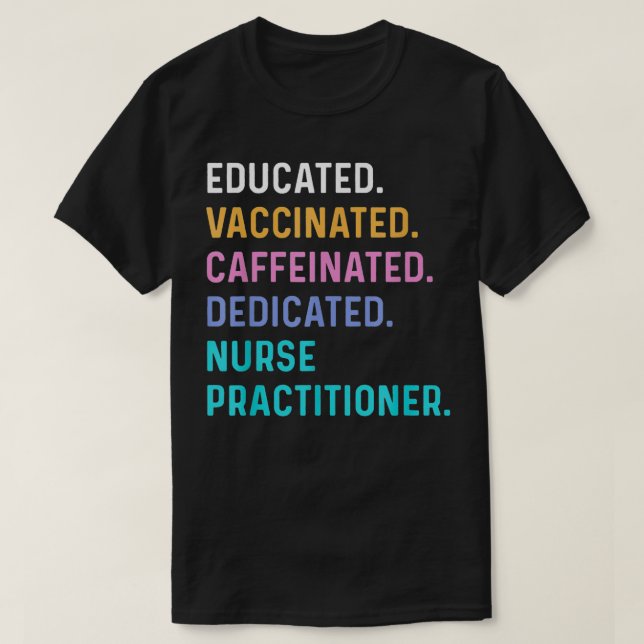 Camiseta Enfermera Educada Vacunada Cafeinada Dedicada (Diseño del anverso)