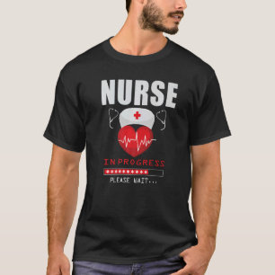 Camiseta Enfermera en curso Cargando Heartbeat Future RN Me