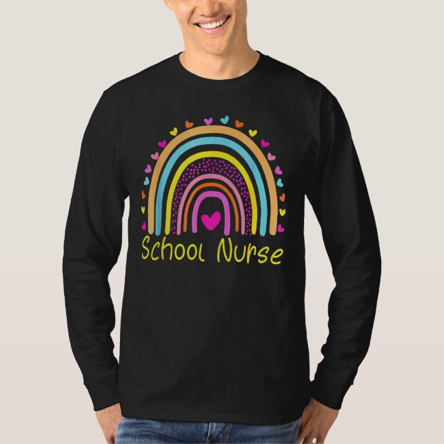 Camiseta Enfermera escolar Corazón de amor arcoiris (Anverso)