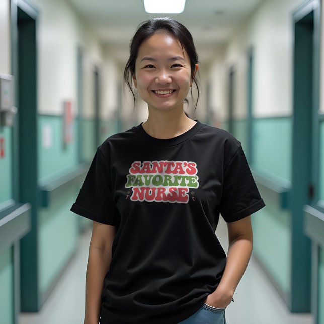 Camiseta Enfermera favorita de Santa María (Santa's Favorite Nurse T-Shirt, Christmas Gift, Holiday Tee, Nurse Appreciation, Unisex Softstyle Sh)