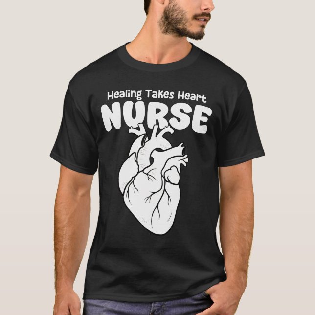 CAMISETA ENFERMERA - LA CURACIÓN REQUIERE CORAZÓN (Anverso)