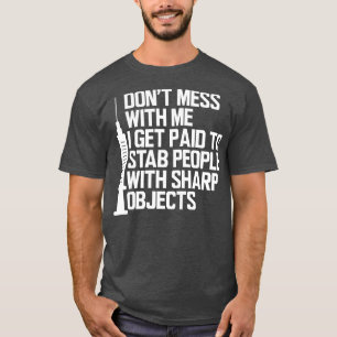 Camiseta Enfermera No se metan conmigo. Me pagan para apuña