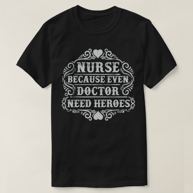 Camiseta Enfermera porque incluso el Médica necesita héroes (Diseño del anverso)