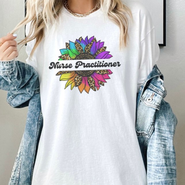 Camiseta Enfermera Profesional Profesional Profesión Giraso (Nurse Practitioner Profession Rainbow Sunflower T-Shirt
)
