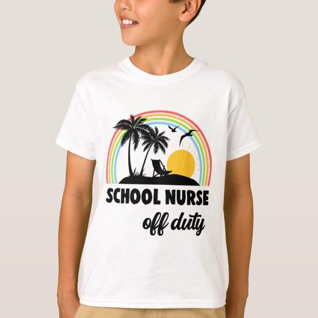 Camiseta Enfermera sin servicio Arcoiris fin de año escolar (Anverso)