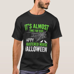 Camiseta Enfermera titulada Halloween telaraña y cuervo