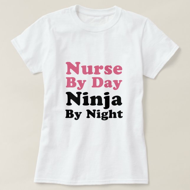 Camiseta Enfermeras De Día, Ninja De Noche (Diseño del anverso)