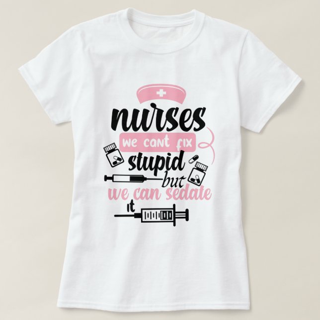 Camiseta enfermeras no podemos arreglar estupideces pero po (Diseño del anverso)