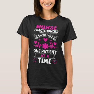 Camiseta Enfermeras practicantes salvando vidas de un pacie