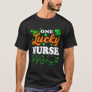 Camiseta Enfermería Día de San Patricio Una enfermera afort