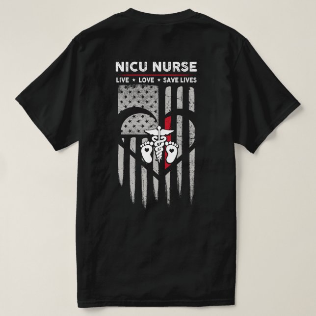 Camiseta Enfermero de enfermería de la NICU con bandera est (Reverso del diseño)