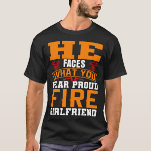 Camiseta Enfrenta Lo Que Tomas Del Orgulloso Bombero Girlfr